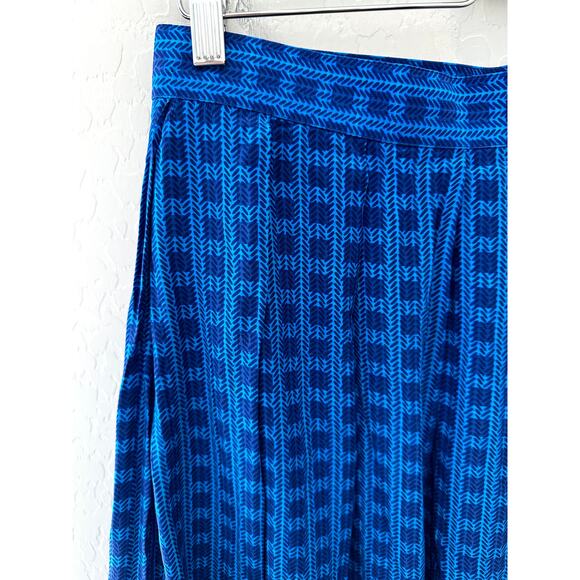 LIZ CLAIBORNE | Women’s Vintage 100% Silk Midi Skirt Blue Arrow Print | Size 12 - Picture 2 of 5